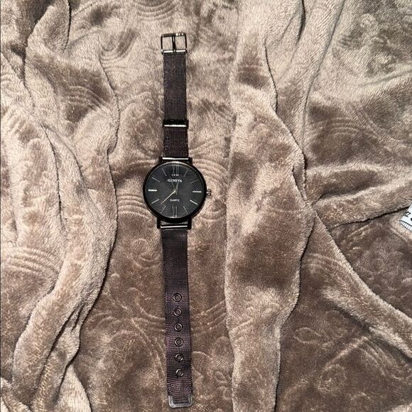 Geneva Black Leather Strap Watch Modern Classic Design - Picture 5 of 6